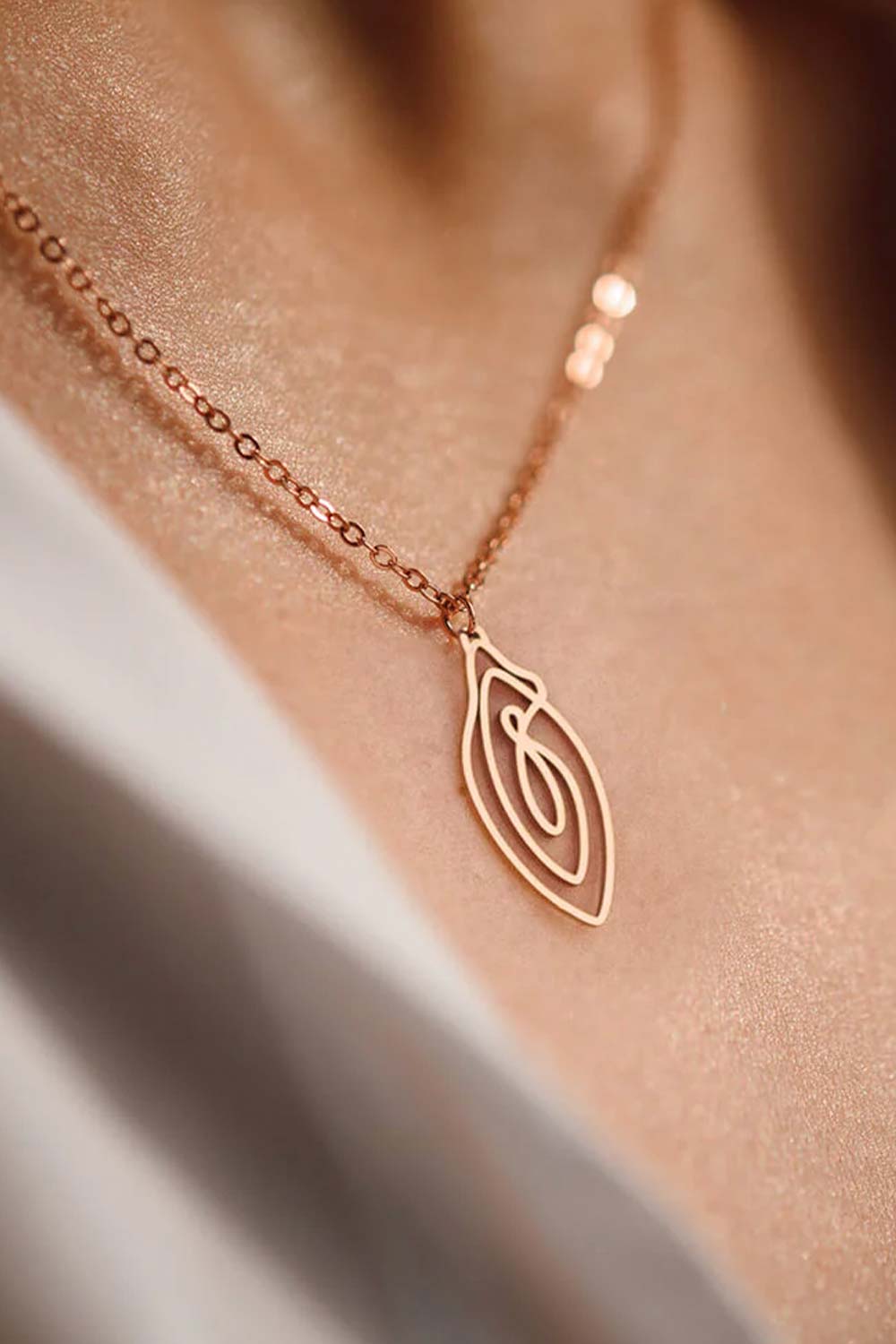 COLLAR VULVII | Collar de Vulva Oro Rosa
