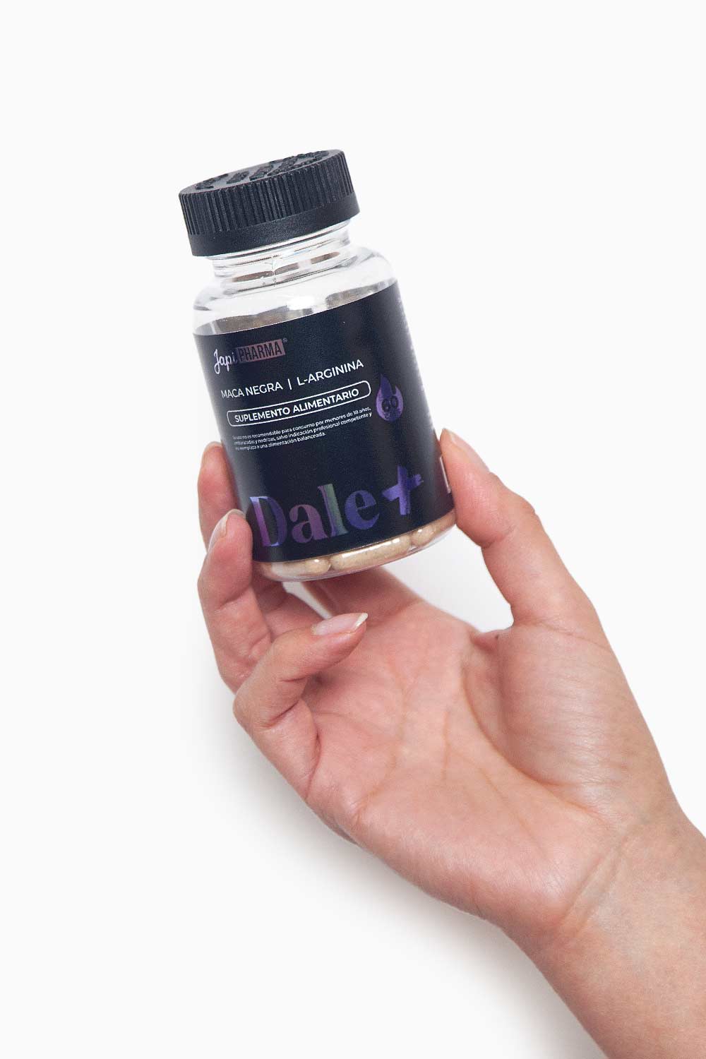 Mano sosteniendo frasco de Dale +, complemento natural para potenciar la vitalidad y el deseo