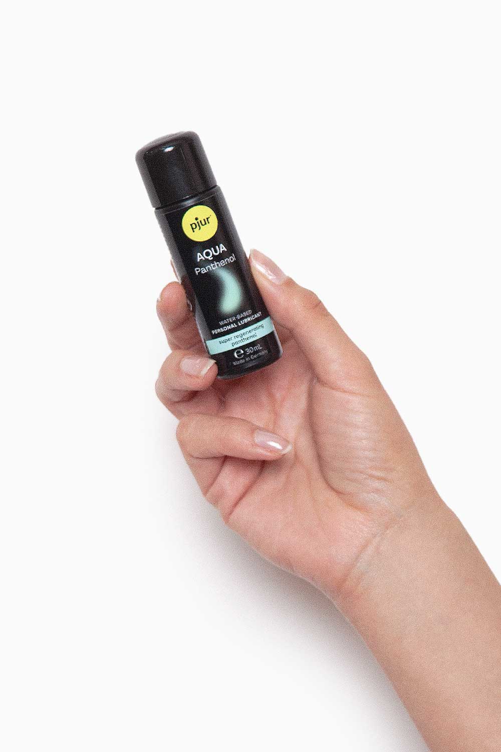 Mano sosteniendo lubricante con pantenol de 30 ml, hidratante y a base de agua