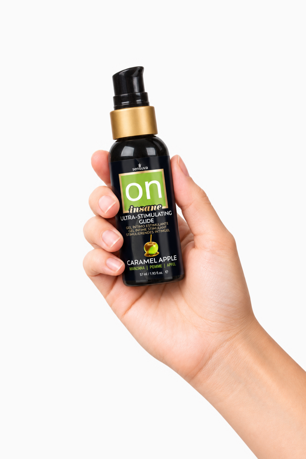 Sensuva Insane Manzana Acaramelada 57 ml sostenido por una mano